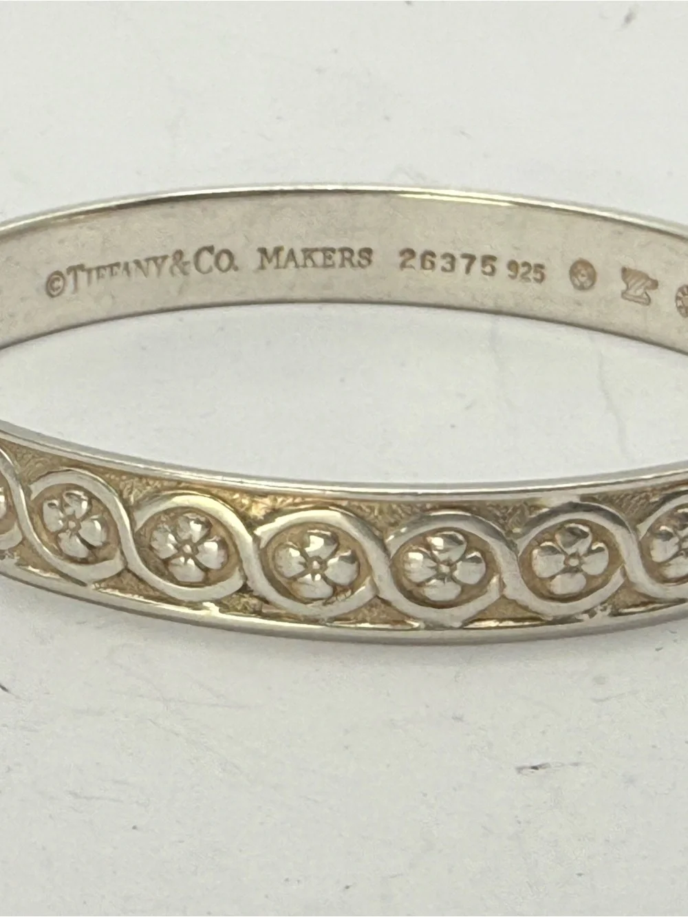 Tiffany & Co. Makers 26375 Sterling Silver Floral Bangle Bracelet 7.5”